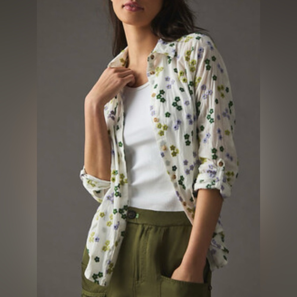 Anthropologie White top with emroidered flowers